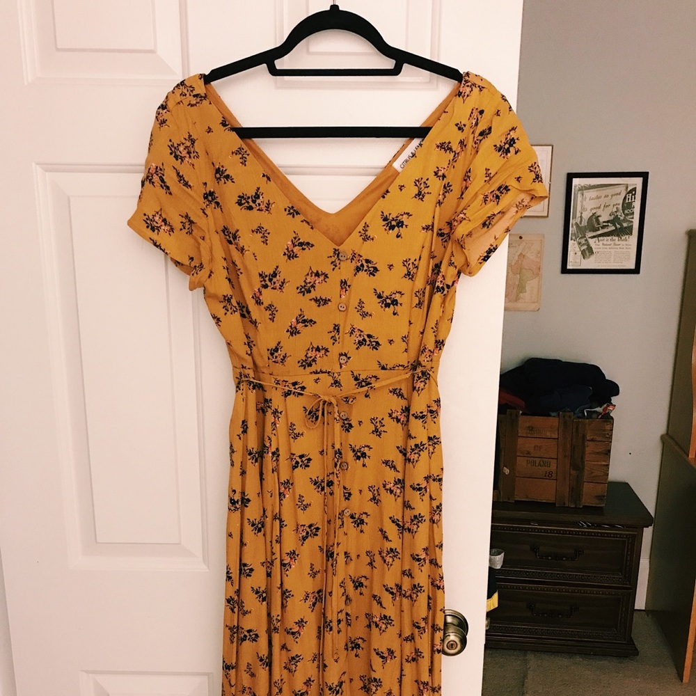 Yellow/orange midi dress